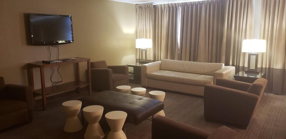 Hotel Doubletree By Hilton St. Louis At Westport Maryland Heights Esterno foto