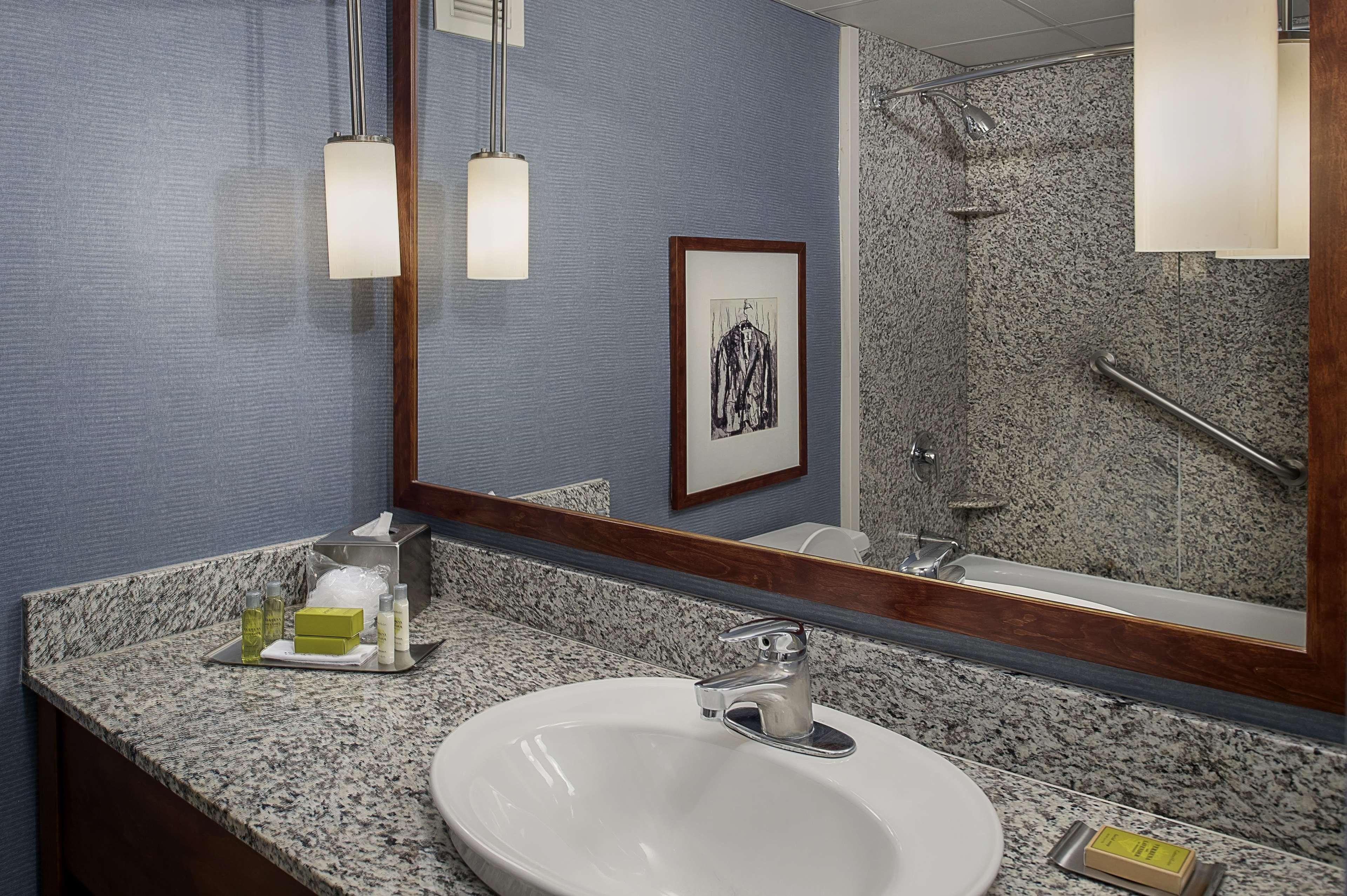 Hotel Doubletree By Hilton St. Louis At Westport Maryland Heights Esterno foto