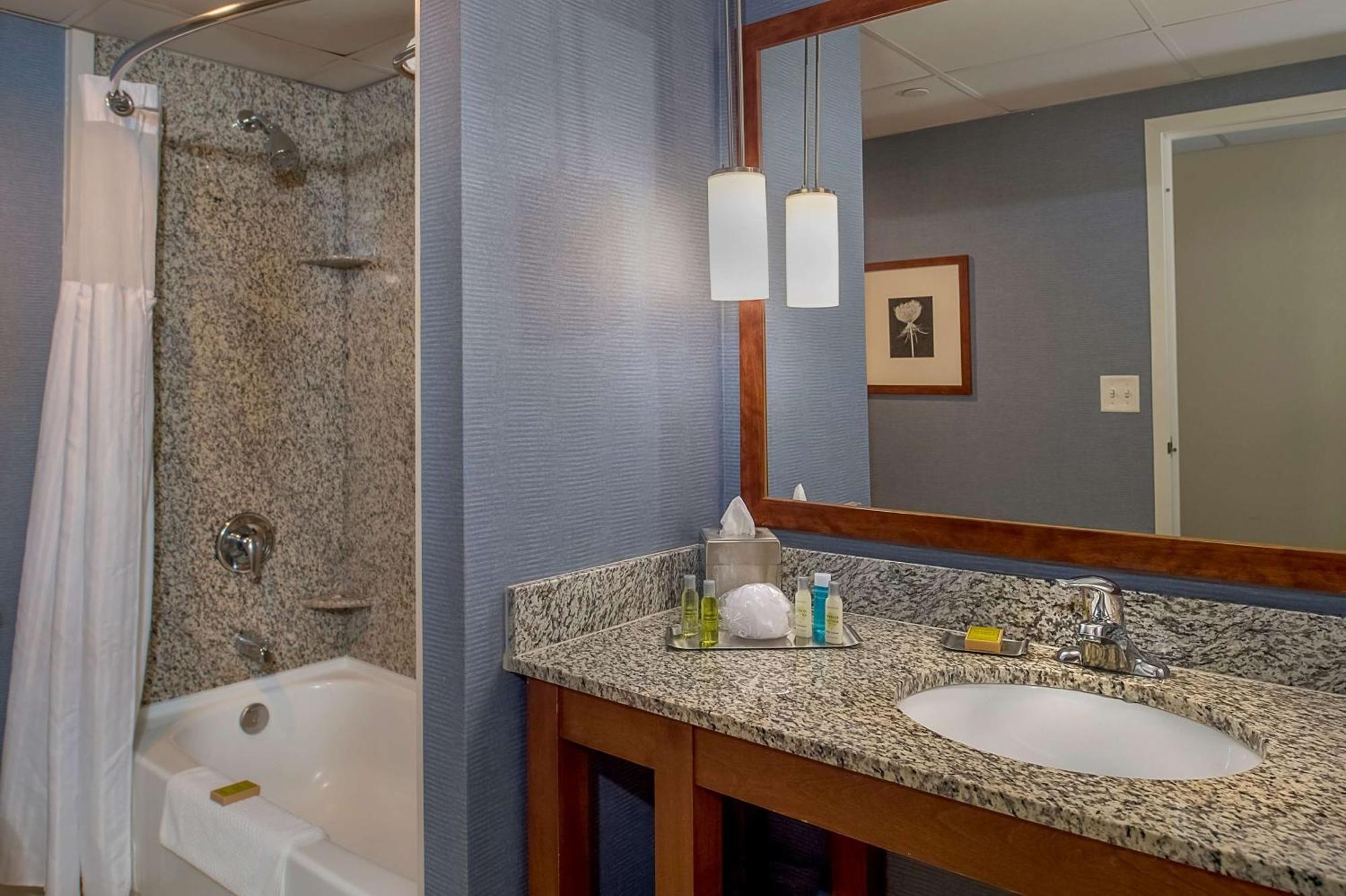 Hotel Doubletree By Hilton St. Louis At Westport Maryland Heights Esterno foto
